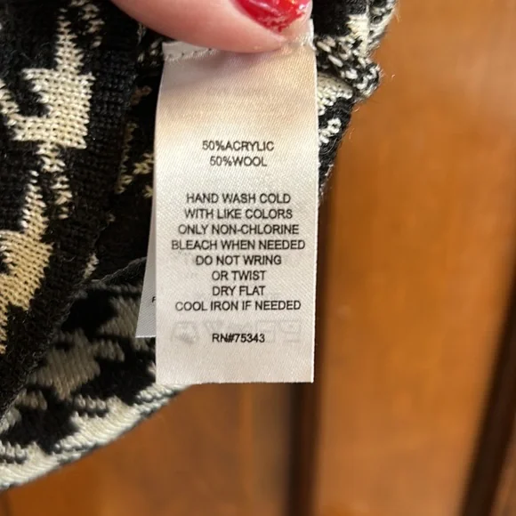 Kenar houndstooth sweater skirt! - Picture 3 of 3